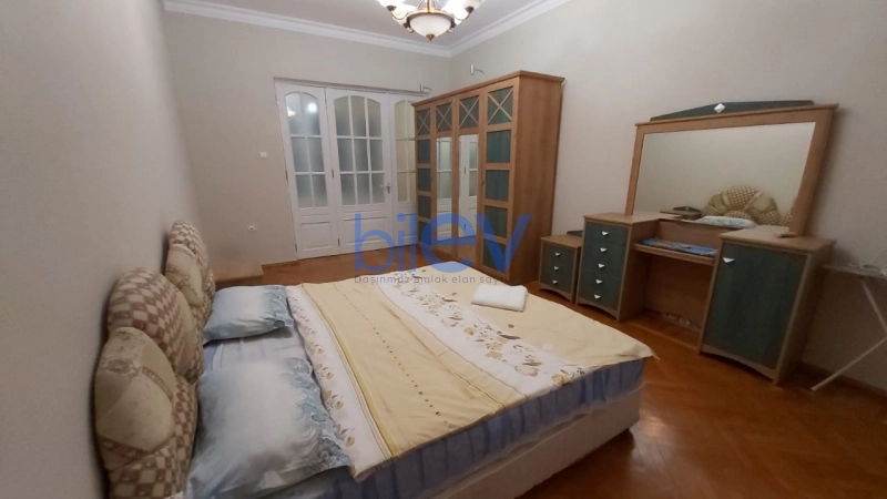 Aylıq Kirayə 5 otaqlı Köhnə Tikili bina evi  130m², Bakı