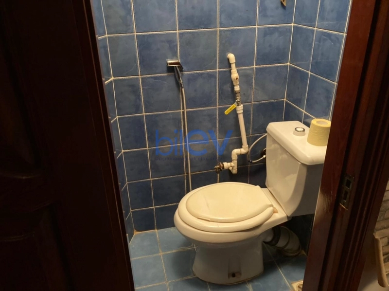 Aylıq Kirayə 3 otaqlı Köhnə Tikili bina evi  80m², Bakı