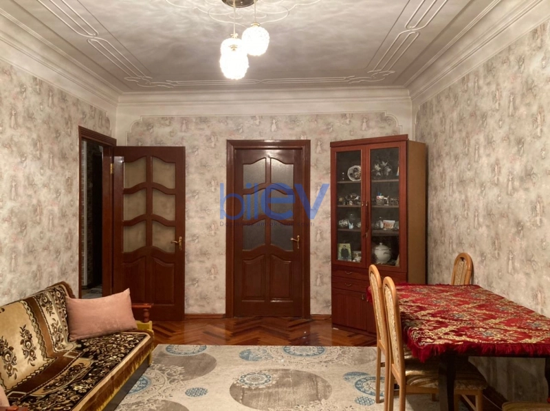 Aylıq Kirayə 3 otaqlı Köhnə Tikili bina evi  80m², Bakı