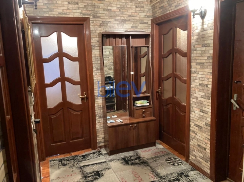 Aylıq Kirayə 3 otaqlı Köhnə Tikili bina evi  80m², Bakı
