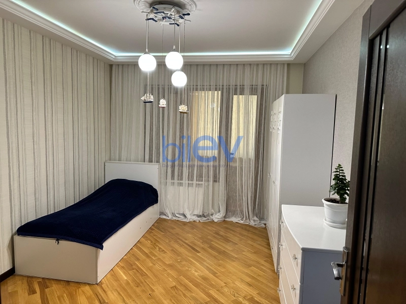 Aylıq Kirayə 3 otaqlı Köhnə Tikili bina evi  95m², Bakı