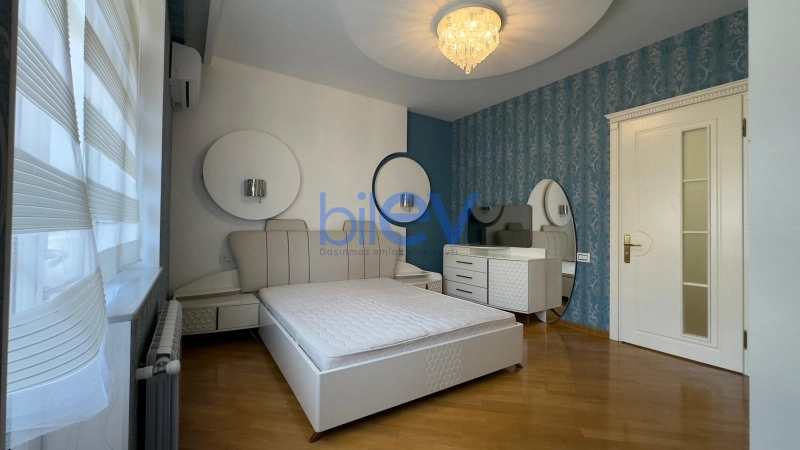 Aylıq Kirayə 3 otaqlı Yeni Tikili bina evi  130m², Bakı