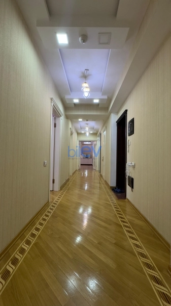 Aylıq Kirayə 3 otaqlı Yeni Tikili bina evi  130m², Bakı