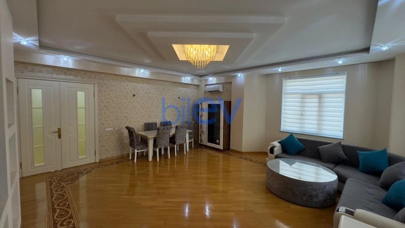 Aylıq Kirayə 3 otaqlı Yeni Tikili bina evi  130m², Bakı