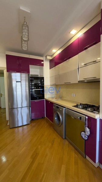 Aylıq Kirayə 3 otaqlı Yeni Tikili bina evi  130m², Bakı