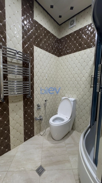 Aylıq Kirayə 3 otaqlı Yeni Tikili bina evi  130m², Bakı