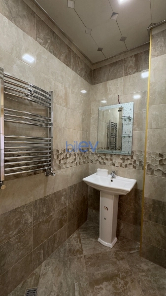 Aylıq Kirayə 3 otaqlı Yeni Tikili bina evi  130m², Bakı