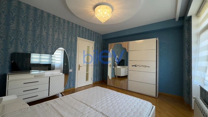 Aylıq Kirayə 3 otaqlı Yeni Tikili bina evi  130m², Bakı