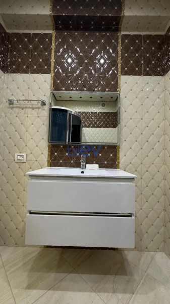 Aylıq Kirayə 3 otaqlı Yeni Tikili bina evi  130m², Bakı