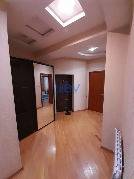 Aylıq Kirayə 3 otaqlı Yeni Tikili bina evi  135m², Bakı
