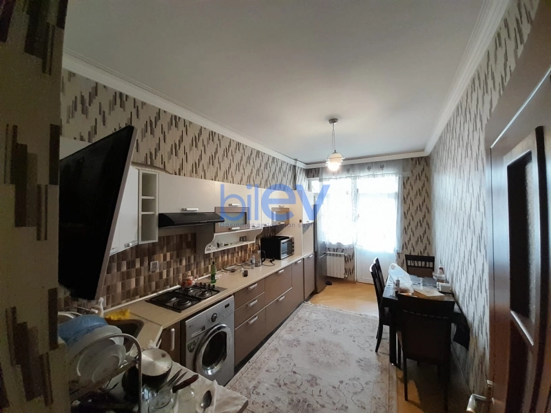 Aylıq Kirayə 3 otaqlı Yeni Tikili bina evi  135m², Bakı