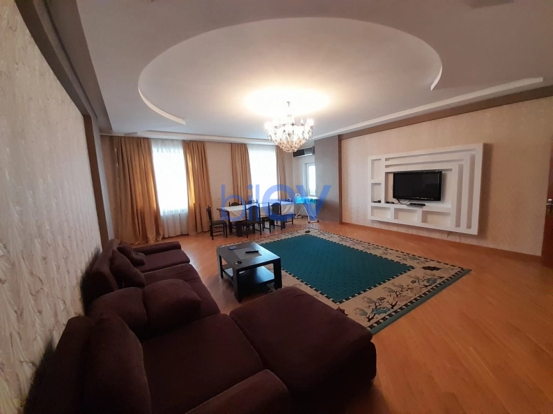 Aylıq Kirayə 3 otaqlı Yeni Tikili bina evi  135m², Bakı