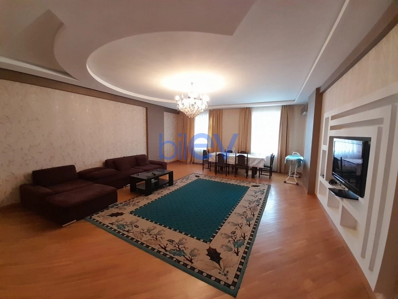 Aylıq Kirayə 3 otaqlı Yeni Tikili bina evi  135m², Bakı
