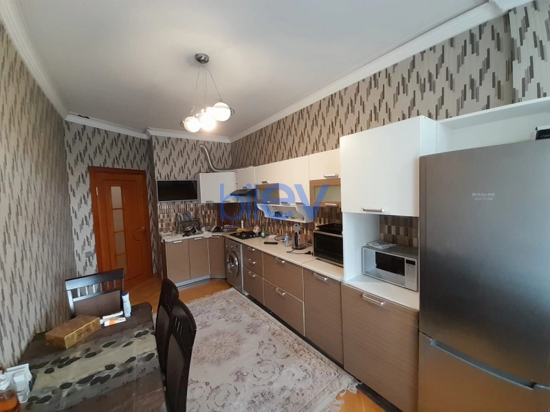 Aylıq Kirayə 3 otaqlı Yeni Tikili bina evi  135m², Bakı