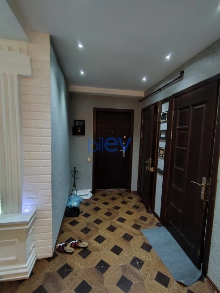 Aylıq Kirayə 3 otaqlı Köhnə Tikili bina evi  68m², Bakı