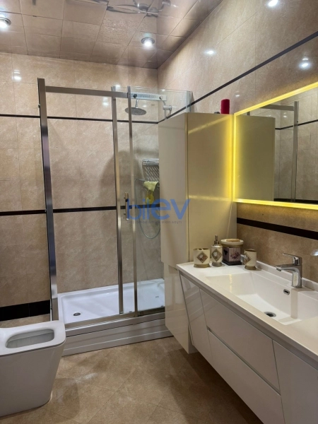 Aylıq Kirayə 3 otaqlı Yeni Tikili bina evi  172m², Bakı