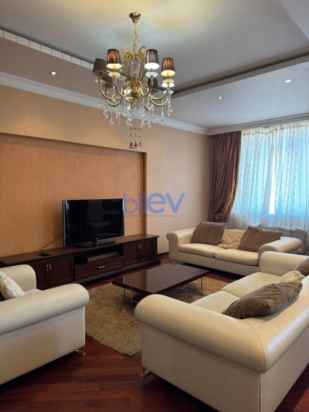 Aylıq Kirayə 3 otaqlı Yeni Tikili bina evi  172m², Bakı