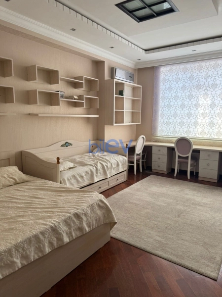 Aylıq Kirayə 3 otaqlı Yeni Tikili bina evi  172m², Bakı