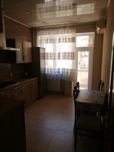 Aylıq Kirayə 2 otaqlı Yeni Tikili bina evi  77m², Bakı