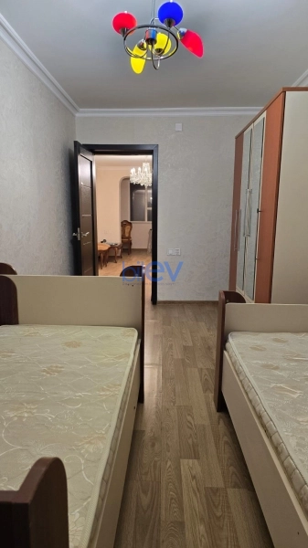 Satış 3 otaqlı Köhnə Tikili bina evi  75m², Bakı