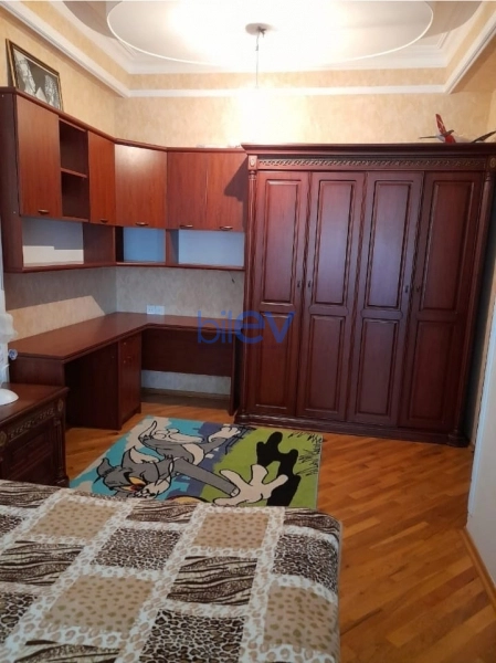 Aylıq Kirayə 3 otaqlı Yeni Tikili bina evi  140m², Bakı