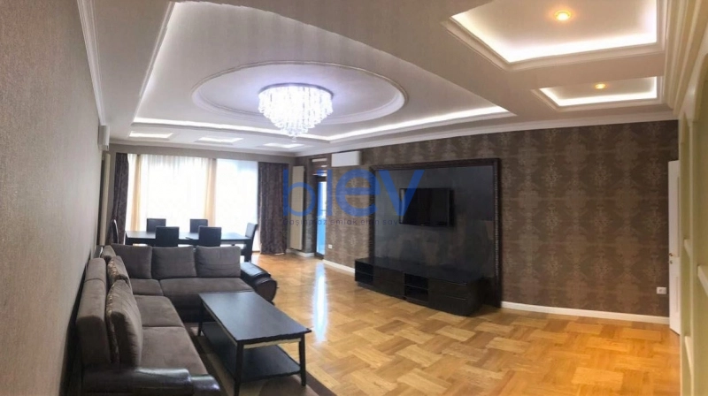 Aylıq Kirayə 3 otaqlı Yeni Tikili bina evi  215m², Bakı