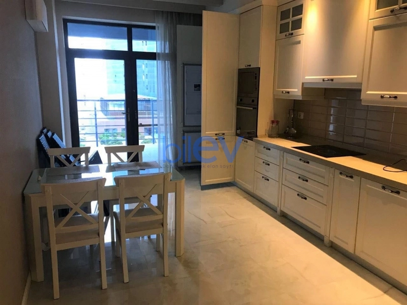 Aylıq Kirayə 3 otaqlı Yeni Tikili bina evi  215m², Bakı