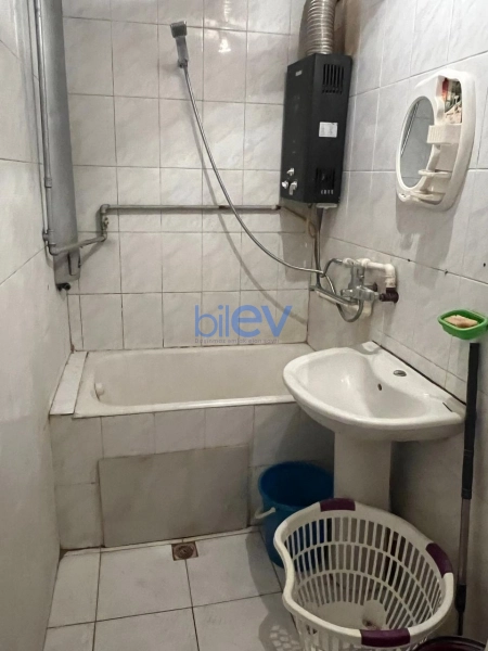 Aylıq Kirayə 3 otaqlı Köhnə Tikili bina evi  80m², Bakı