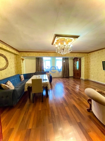 Satış 3 otaqlı Köhnə Tikili bina evi  m², Bakı