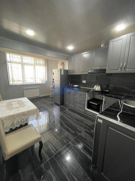 Satış 3 otaqlı Köhnə Tikili bina evi  m², Bakı