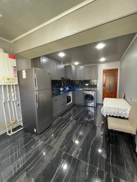 Satış 3 otaqlı Köhnə Tikili bina evi  m², Bakı