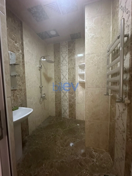 Aylıq Kirayə 3 otaqlı Yeni Tikili bina evi  110m², Bakı