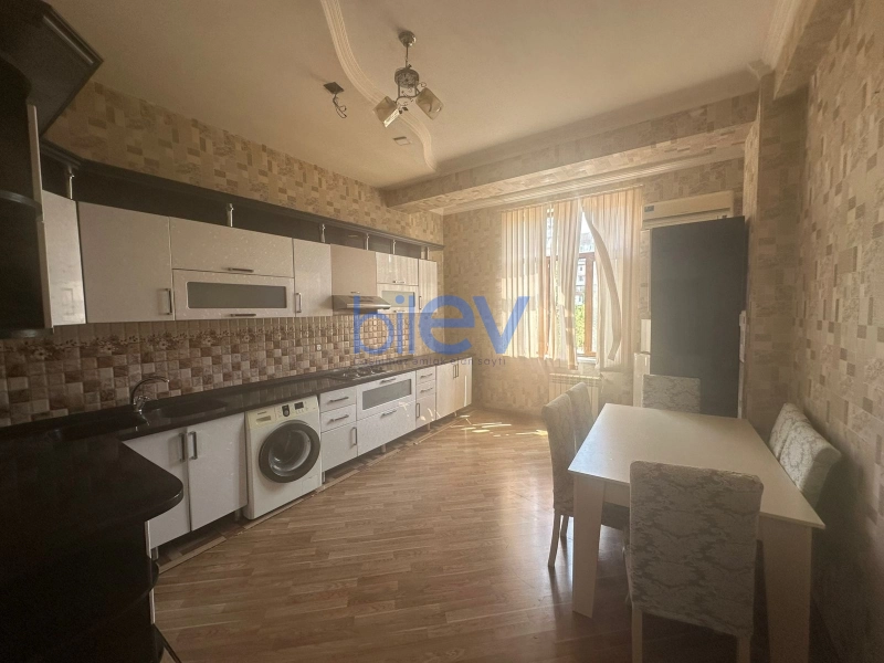 Aylıq Kirayə 3 otaqlı Yeni Tikili bina evi  110m², Bakı