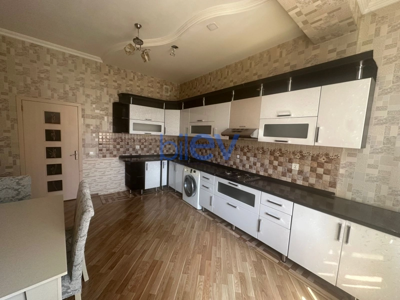 Aylıq Kirayə 3 otaqlı Yeni Tikili bina evi  110m², Bakı