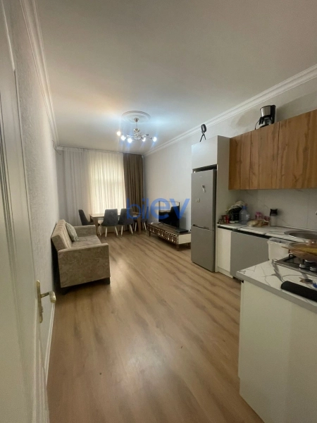 Aylıq Kirayə 3 otaqlı Yeni Tikili bina evi  98m², Bakı