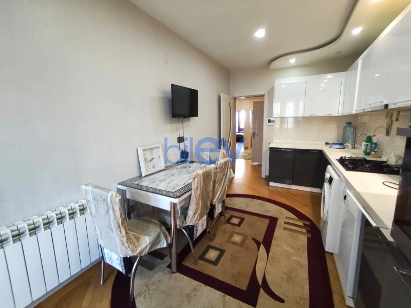 Aylıq Kirayə 3 otaqlı Yeni Tikili bina evi  130m², Bakı