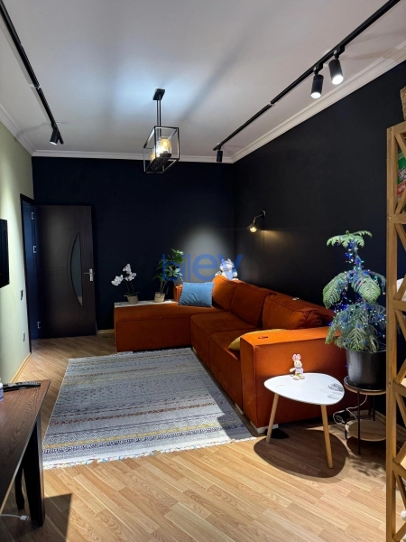 Satış 2 otaqlı Köhnə Tikili bina evi  60m², Bakı