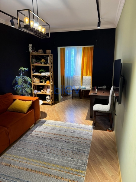 Satış 2 otaqlı Köhnə Tikili bina evi  60m², Bakı