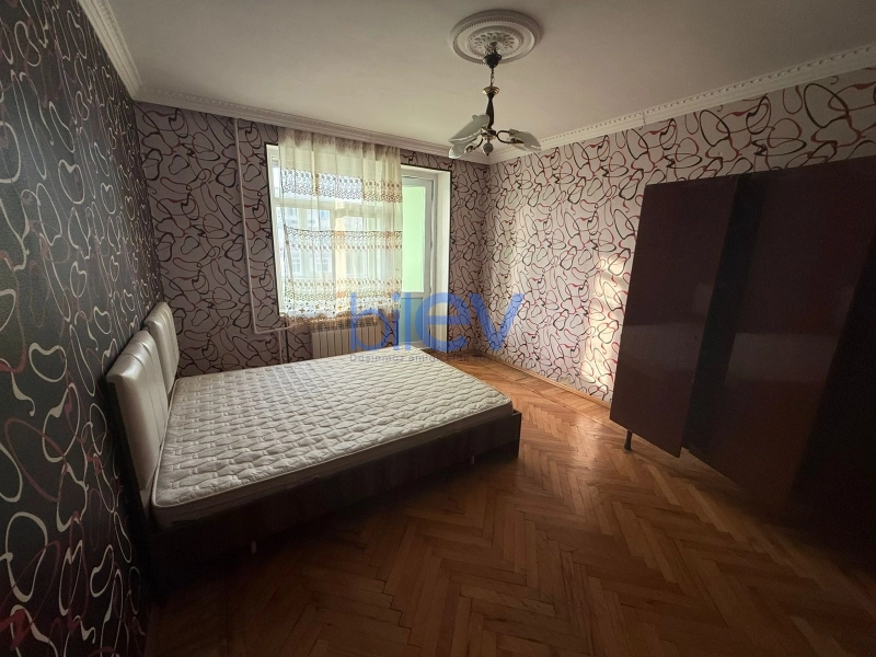 Aylıq Kirayə 3 otaqlı Köhnə Tikili bina evi  80m², Bakı