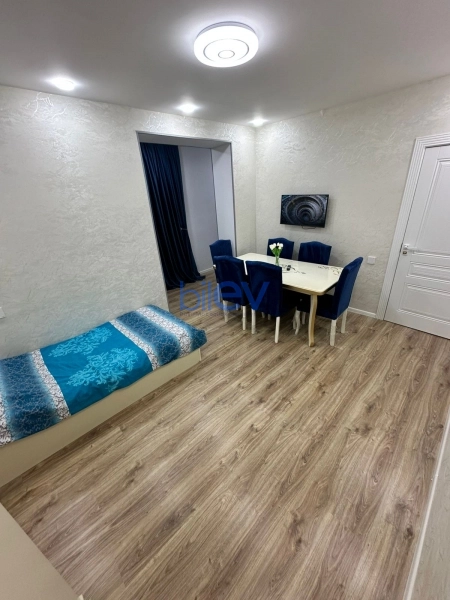 Satış 2 otaqlı Köhnə Tikili bina evi  65m², Bakı