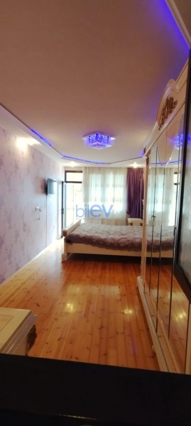 Aylıq Kirayə 2 otaqlı Yeni Tikili bina evi  77m², Bakı