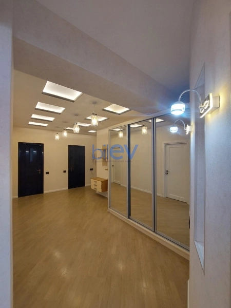 Aylıq Kirayə 3 otaqlı Yeni Tikili bina evi  130m², Bakı