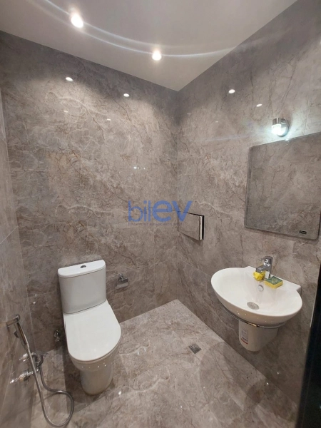 Aylıq Kirayə 3 otaqlı Yeni Tikili bina evi  130m², Bakı