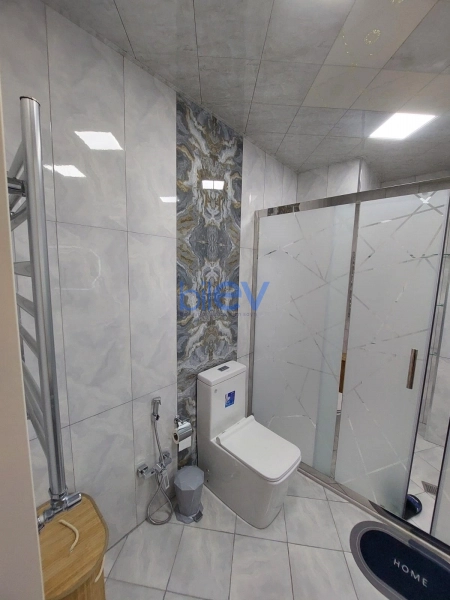 Aylıq Kirayə 3 otaqlı Yeni Tikili bina evi  97m², Bakı