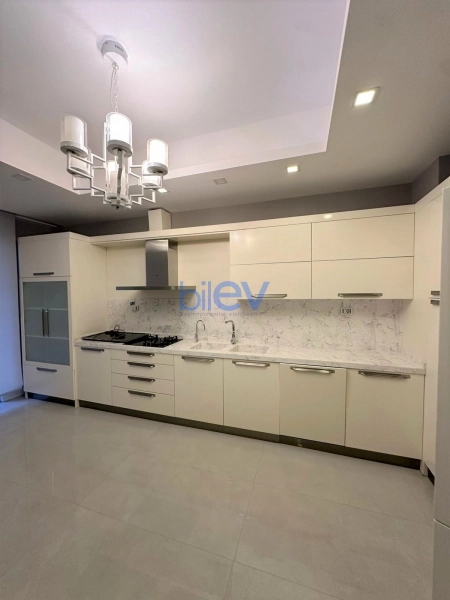 Aylıq Kirayə 5 otaqlı Yeni Tikili bina evi  300m², Bakı