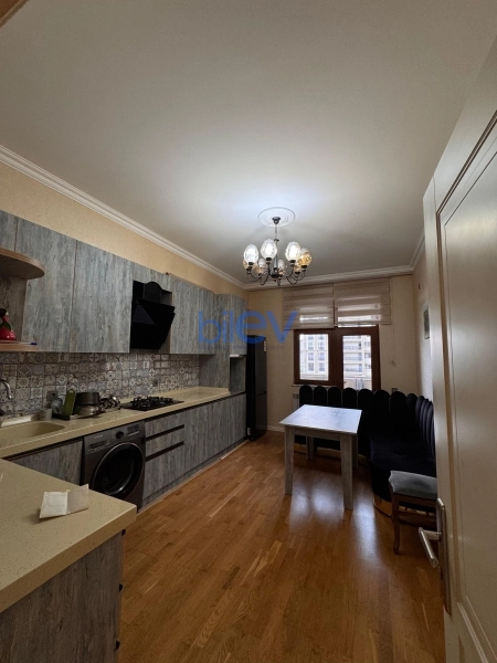 Aylıq Kirayə 3 otaqlı Yeni Tikili bina evi  153m², Bakı