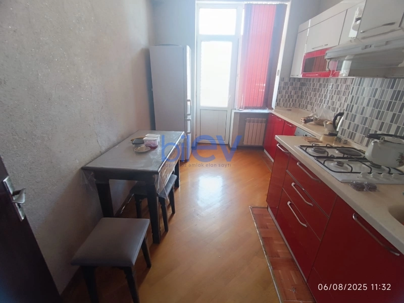 Aylıq Kirayə 3 otaqlı Köhnə Tikili bina evi  80m², Bakı