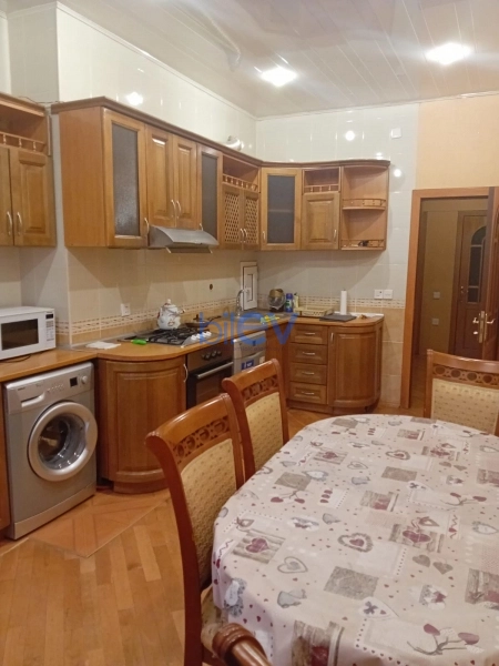 Aylıq Kirayə 3 otaqlı Yeni Tikili bina evi  140m², Bakı