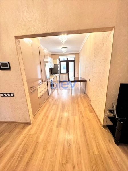 Aylıq Kirayə 3 otaqlı Yeni Tikili bina evi  103m², Bakı