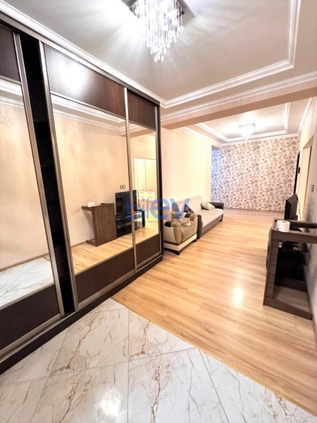 Aylıq Kirayə 3 otaqlı Yeni Tikili bina evi  103m², Bakı